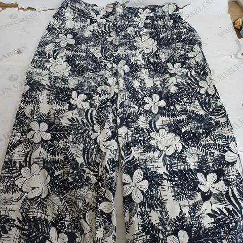 WEIRD FISH TRESCO ECO VISCOSE PRINTED WIDE LEG CROPPED TROUSERS - SIZE 10