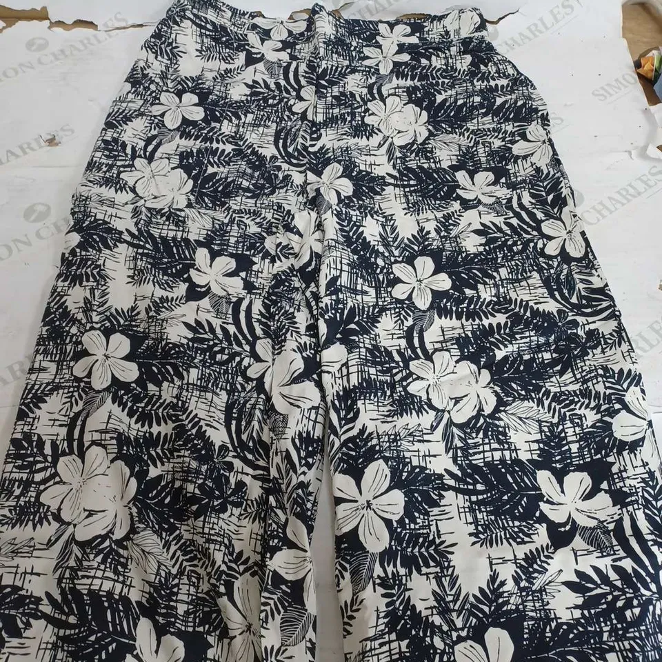 WEIRD FISH TRESCO ECO VISCOSE PRINTED WIDE LEG CROPPED TROUSERS - SIZE 10