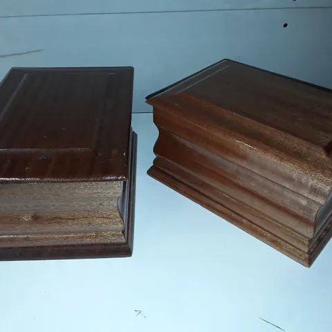 LOT OF 2 WOODEN BLOCKS - 28X20X16CM EACH