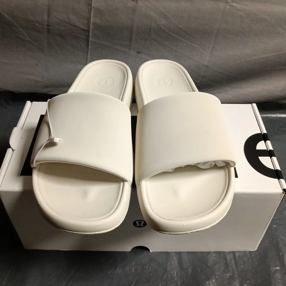 BOXED PAIR OF LULULEMON RESTFEEL SLIDE – WHITE, WOMEN'S SANDALS, UK 5.5 