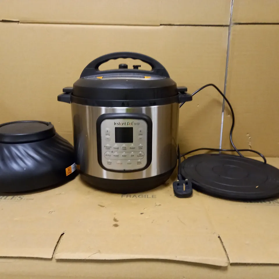 INSTANT POT DUO CRISP + AIR FRYER 8L MULTICOOKER