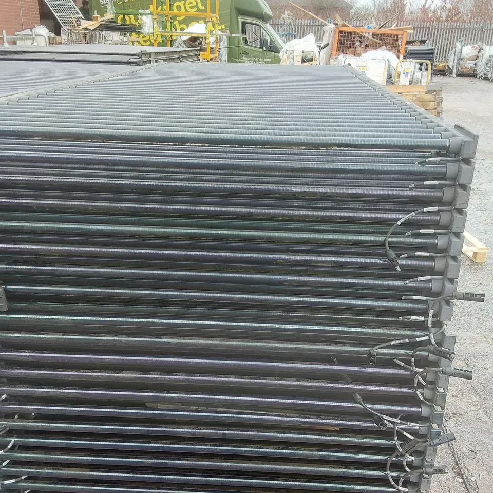 PALLET CONTAINING A VERY LARGE QUANTITY OF SOLAR PANELS
