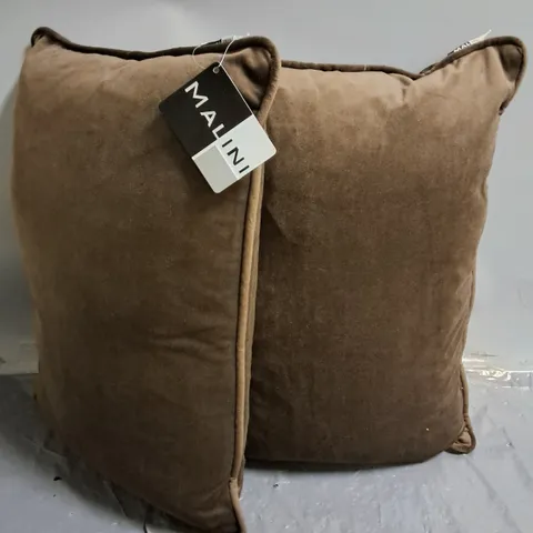 PAIR OF BROWN FILLED CUSHIONS - 30X45CM