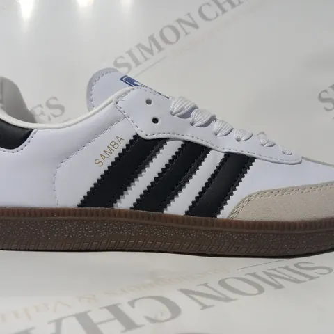 PAIR OF ADIDAS SAMBA SHOES IN WHITE/BLACK UK SIZE 4.5