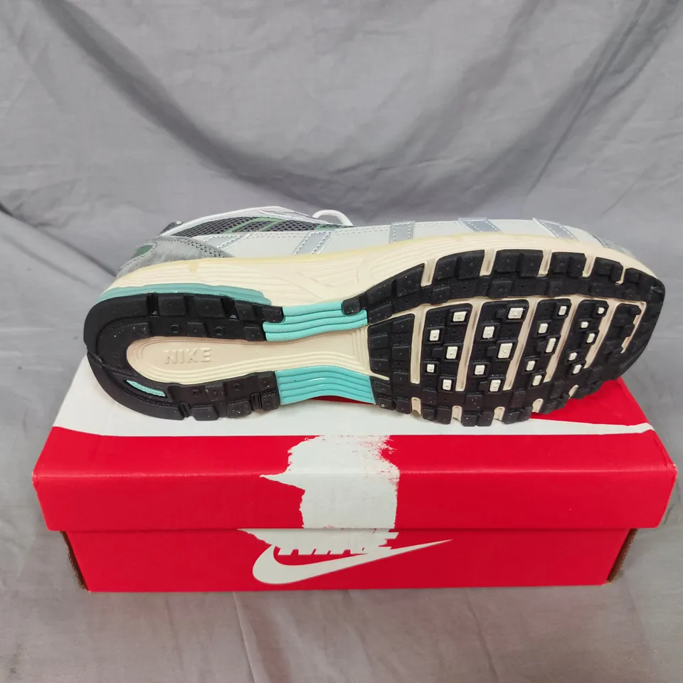 NIKE RUNNING SHOES – GREY/SILVER WITH TEAL ACCENTS, MEN’S UK SIZE 10
