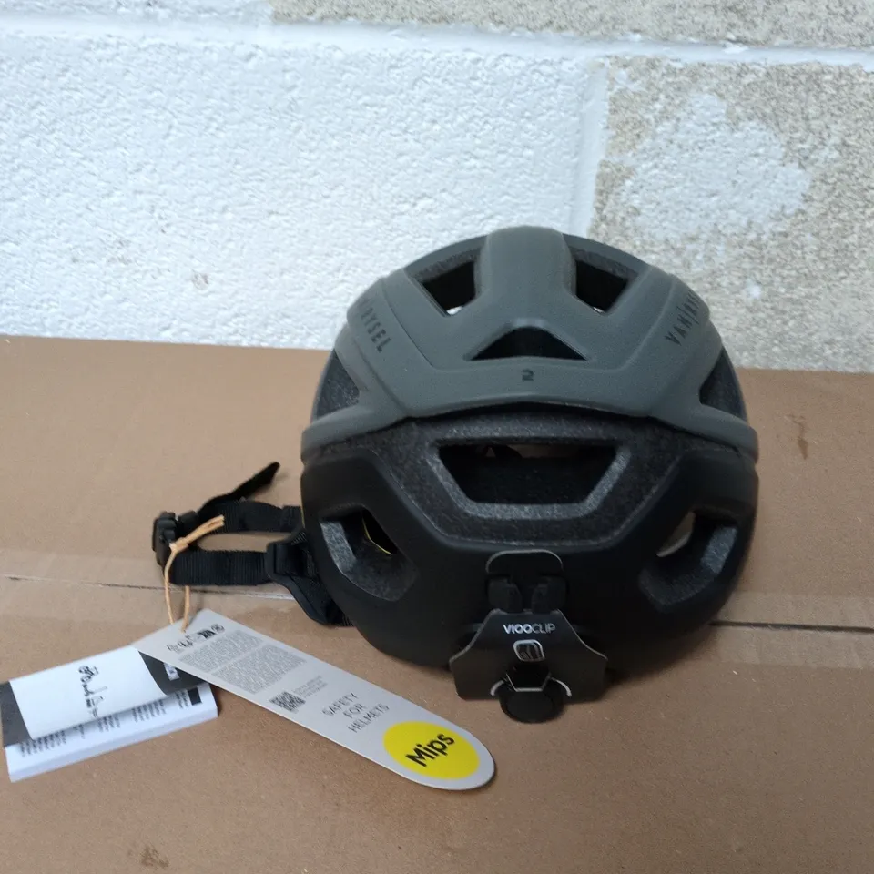 VAN RYSEL CYCLING SAFETY HELMET SIZE LARGE 59-62CM