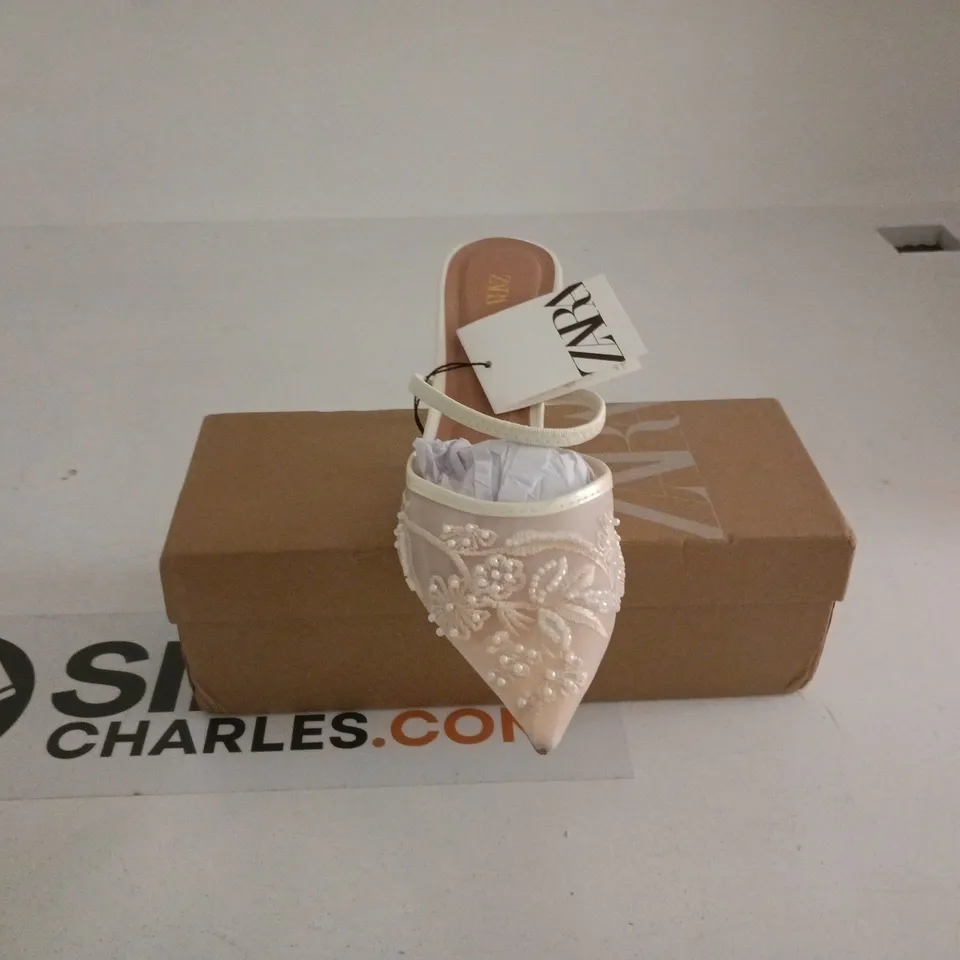 ZARA WHITE EU 39 WOMENS SHOES BOXED