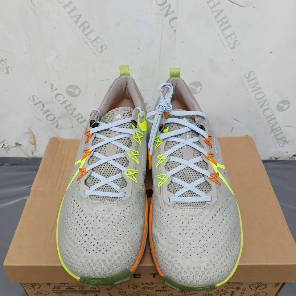 BOXED PAIR OF NIKE REACT PEGASUS TRAIL 4 TRAINERS SIZE 10