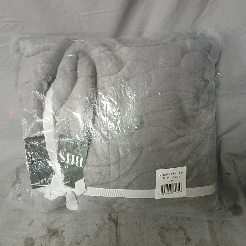 BHS BERGEN FAUX FUR THROW IN GREY (127X152CM)