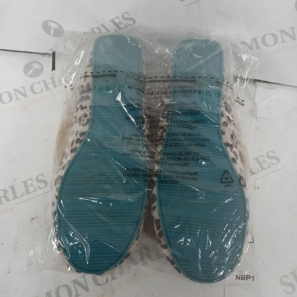 BROWN AND TEAL LEOPORD PRINT SLIPPERS