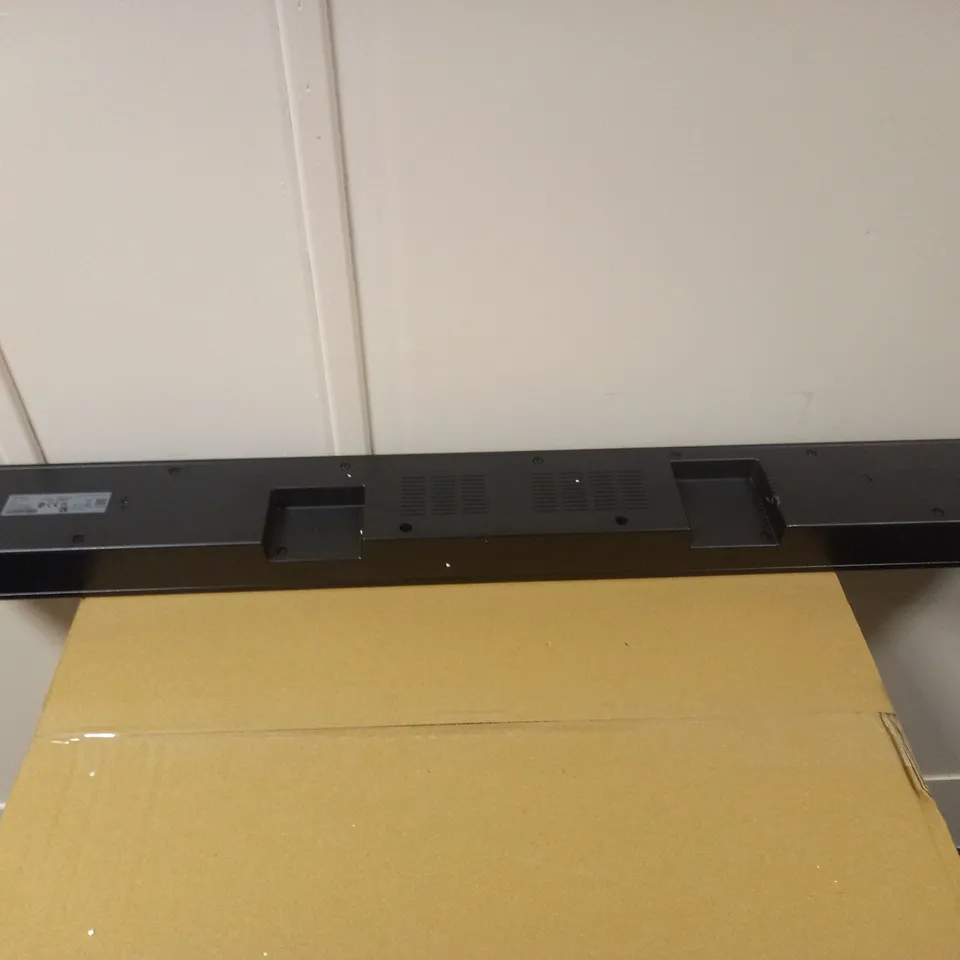 SAMSUNG SOUNDBAR WITH SUBWOOFER - COLLECTION ONLY 