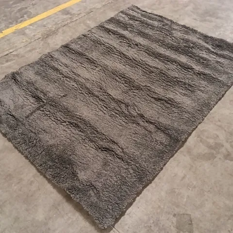 QUALITY DESIGNER AREA RUG - APPROXIMATELY 226CM X 162CM