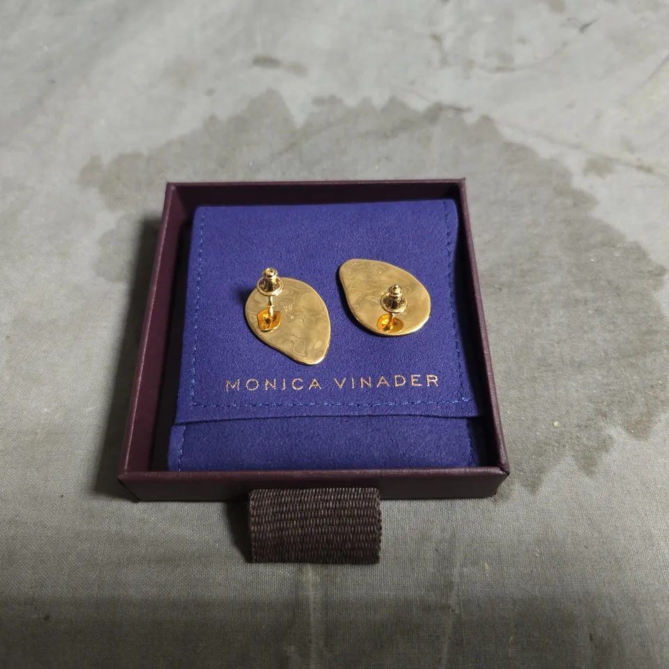 BOXED MONICA VINADER GOLD-TONE HAMMERED DISC STUD EARRINGS