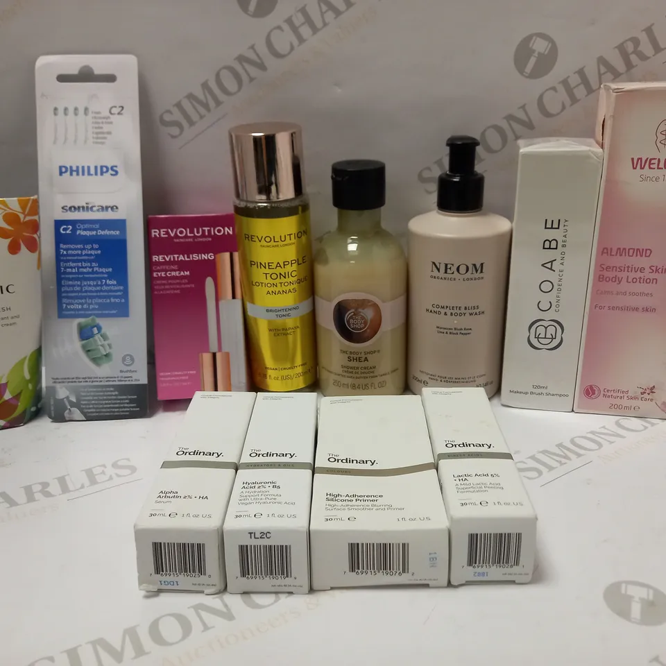 LOT OF APPROX 12 ASSORTED BEAUTY PRODUCTS TO INCLUDE REVOLUTION CAFFEINE EYE CREAM, REVOLUTION BRIGHTENING TONIC, NEOM BODY WASH, ETC 