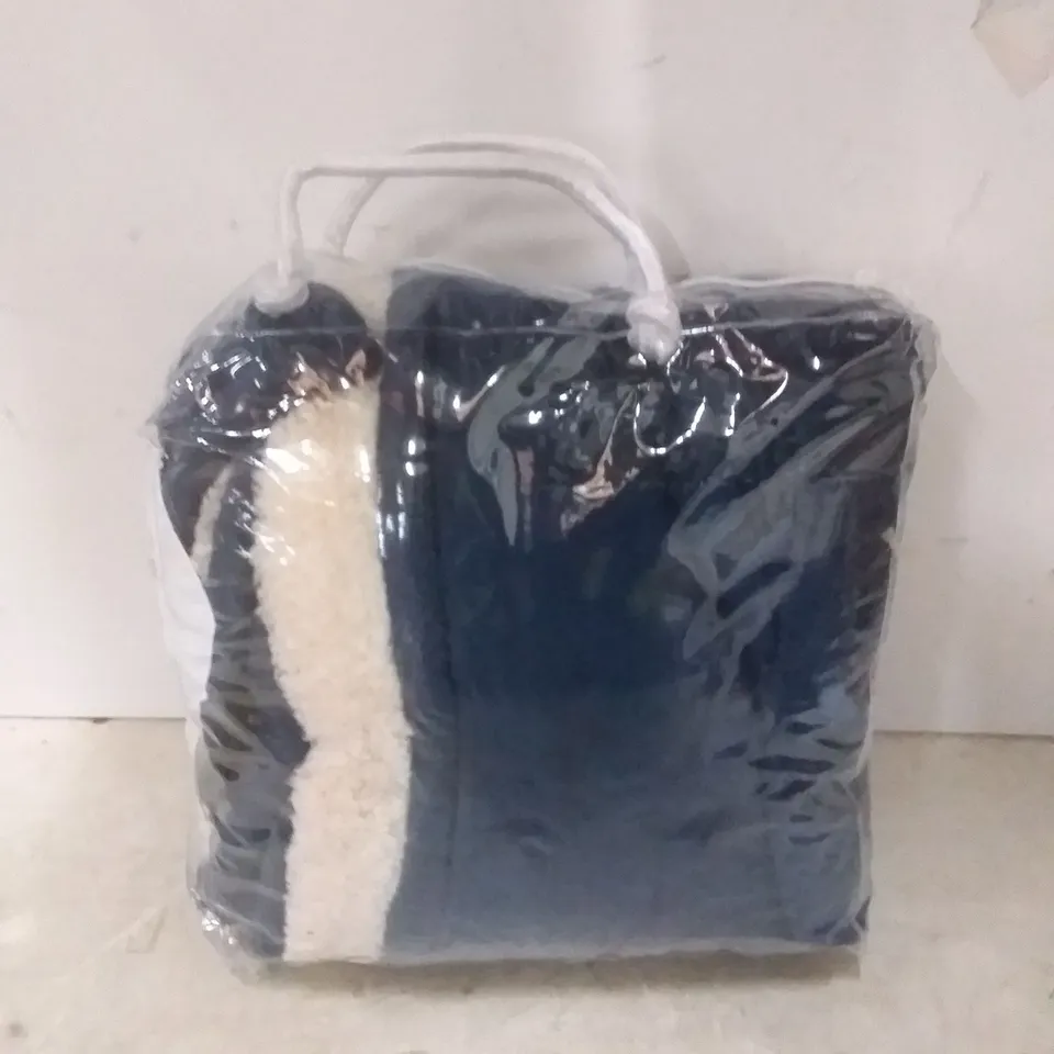 BOXED SUPER POLAR FLEECE 160CM X 120CM HEATED BLANKET( NAVY BLUE )