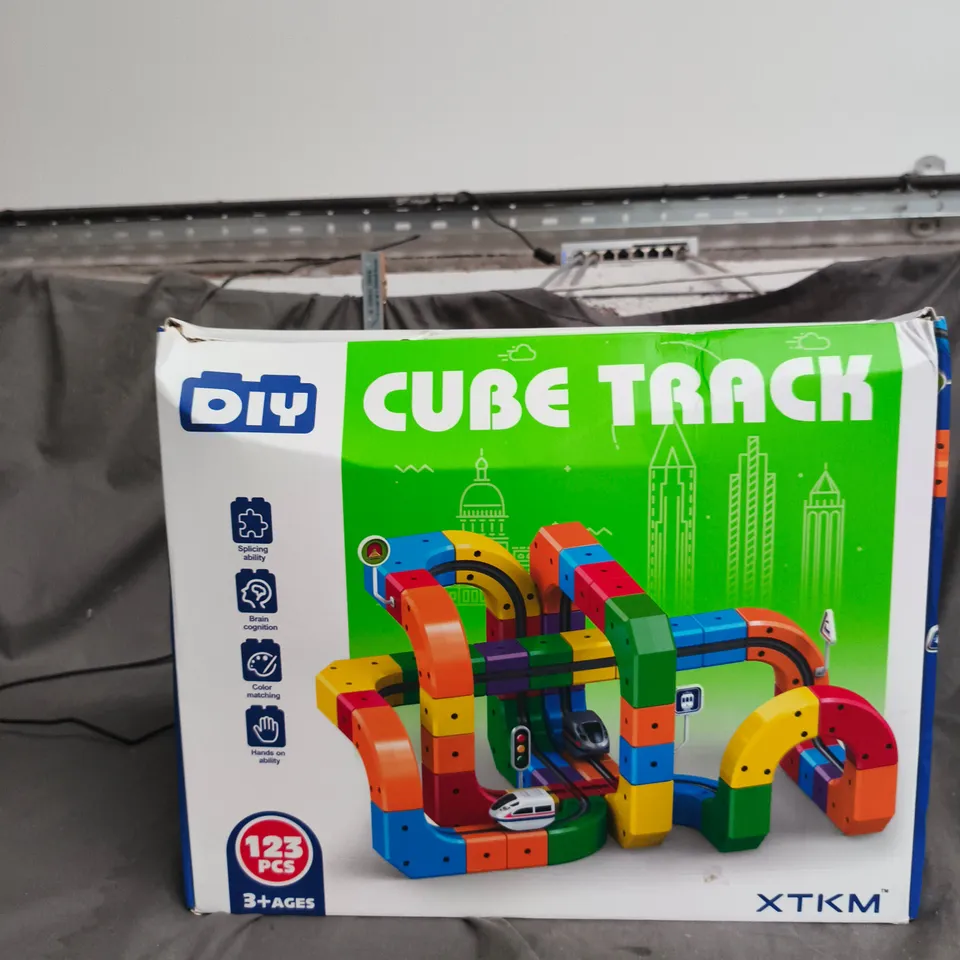 XTKM DIY CUBE TRACK – 123 PIECE BUILDING TOY SET (AGES 3+)