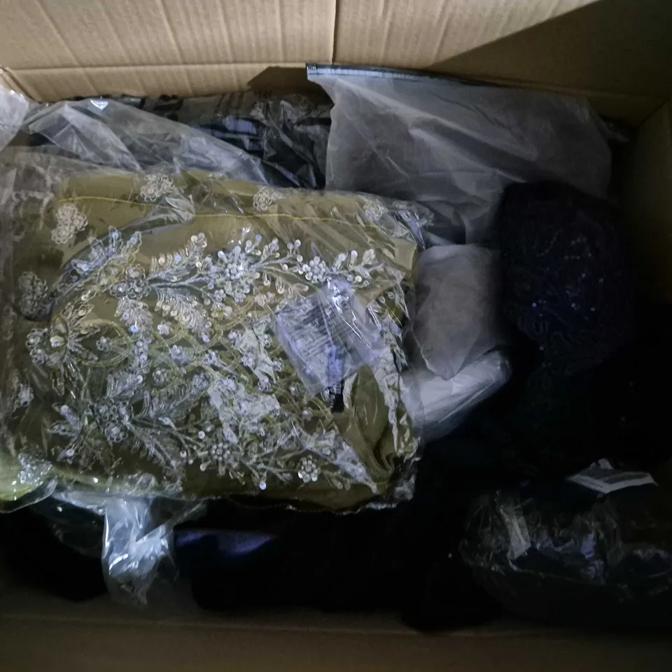 APPROXIMATELY 20 ASSORTED CLOTHING ITEMS IN VARIOUS SIZES, STYLES & COLOURS TO INCLUDE BRANDS SUCH AS CURVY KATE, PRETTY LITTLE THING, ZARA, ETC - COLLECTION ONLY