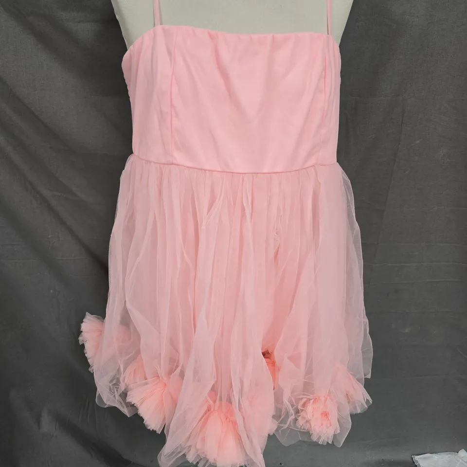 LACE & BEADS EDEN MINI BABYDOLL BUBBLE HEM DRESS IN POWDER PINK SIZE 16