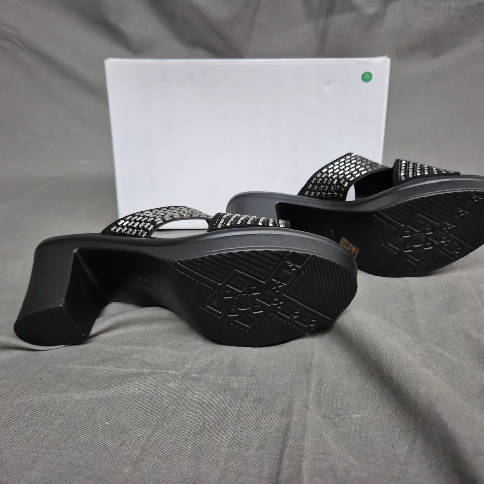 MEILIDIAN BLACK HEELS SIZE 41