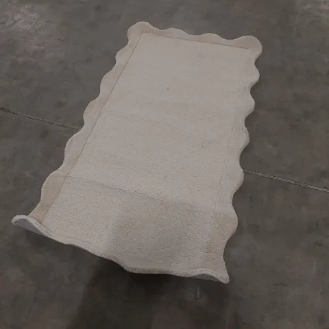 QUALITY DESIGNER AREA RUG - APPROXIMATELY 150 x 82cm