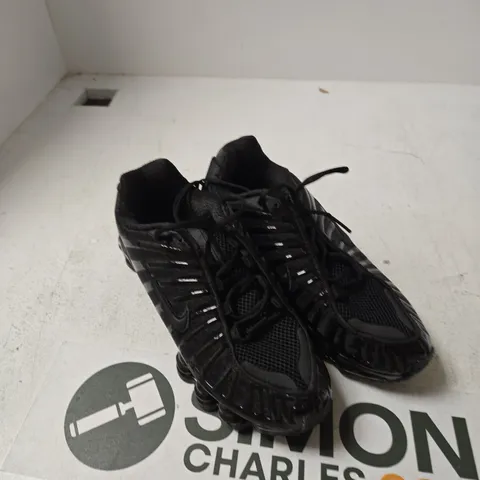 NIKE SHOX SNEAKERS – BLACK, US 8.5 (UK 7.5) 