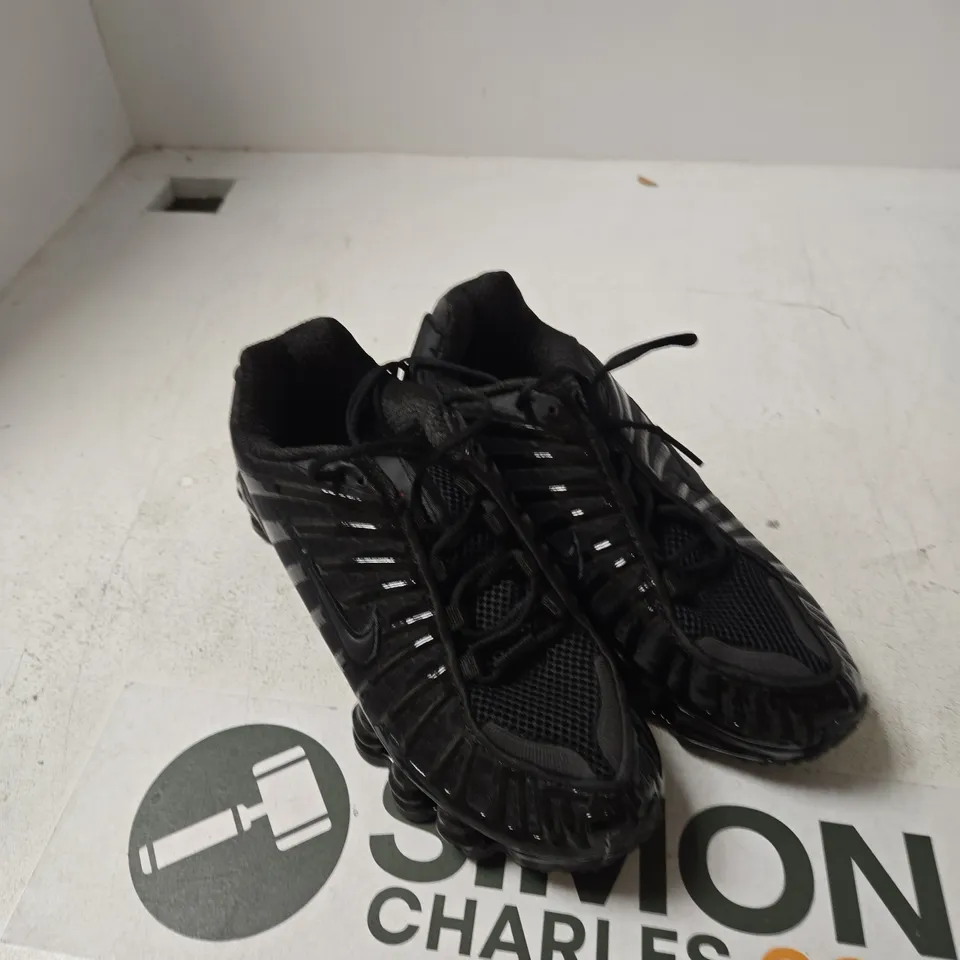 NIKE SHOX SNEAKERS – BLACK, US 8.5 (UK 7.5) 