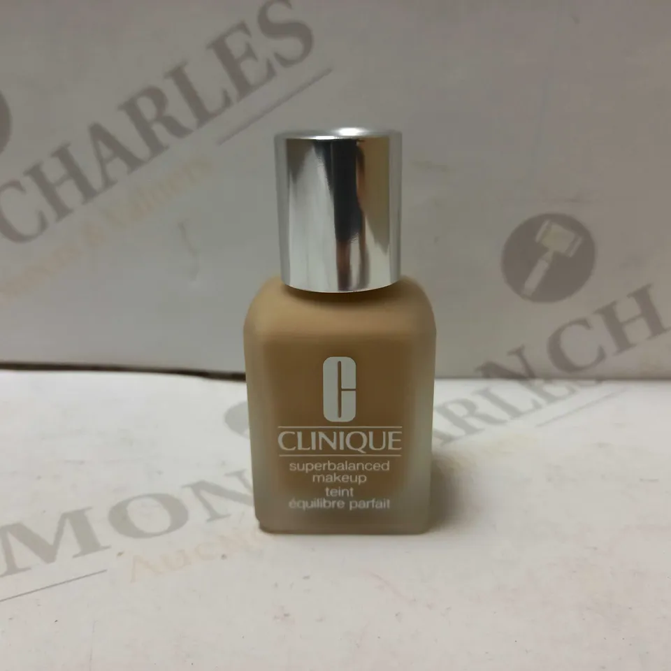 CLINQUE SUPERBALANCED MAKEUP 30ML - CN 70 VANILLA 
