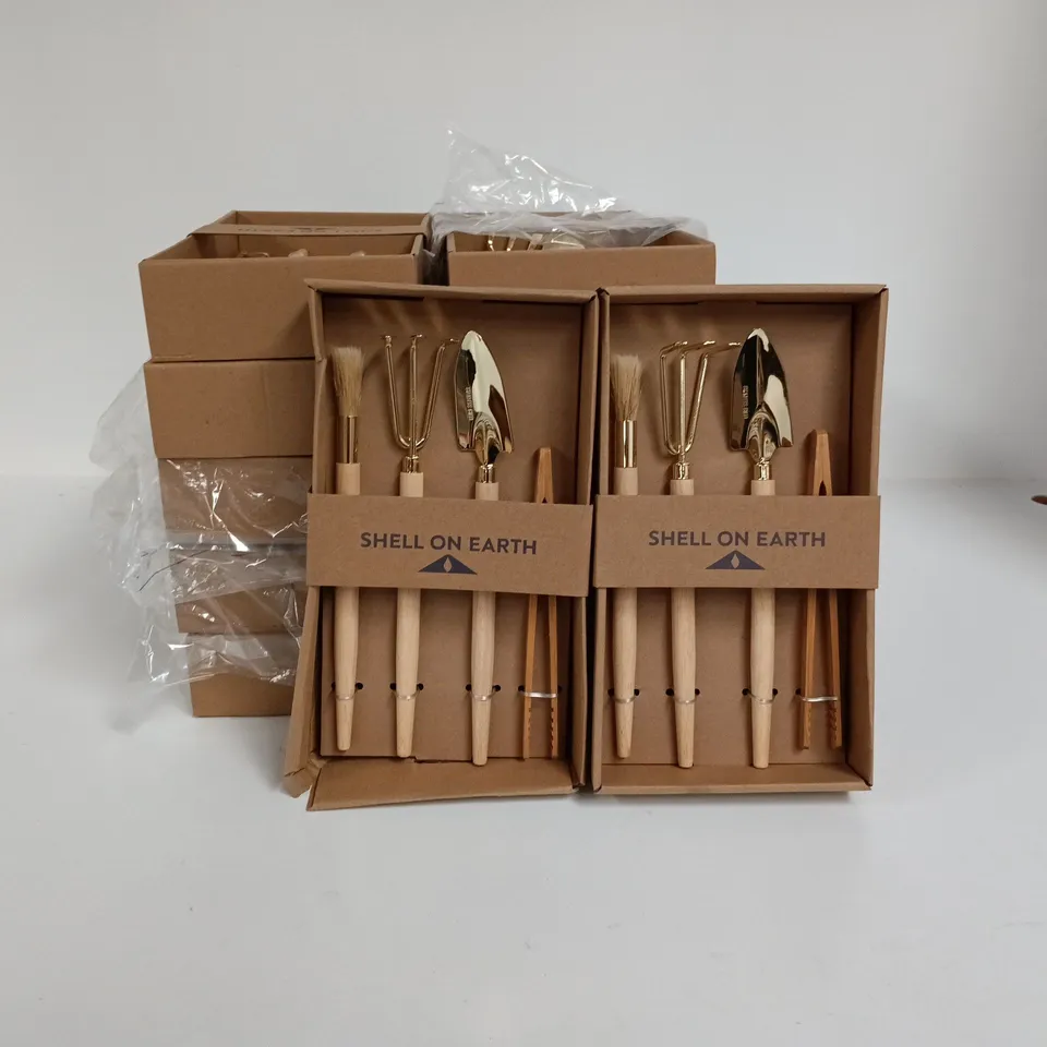 LOT OF 12 BOXED SHELL ON EARTH 4-PIECE TOOL SETS