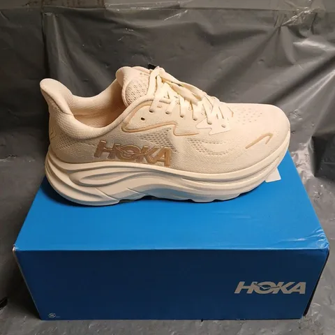 BOXED PAIR OF HOKA CLIFTON 10 TRAINERS - 6.5