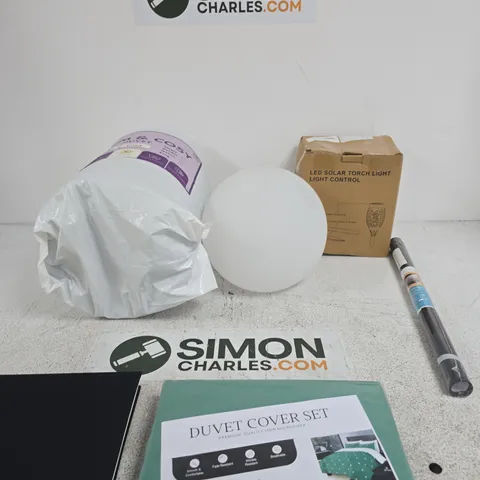 BOX OF APPROXIMATELY 10 ASSORTED ITEMS INCLUDING AN LED SOLAR TORCH LIGHT, A DUVET COVER SET AND A HAB SOLAR USB MOOD LIGHT