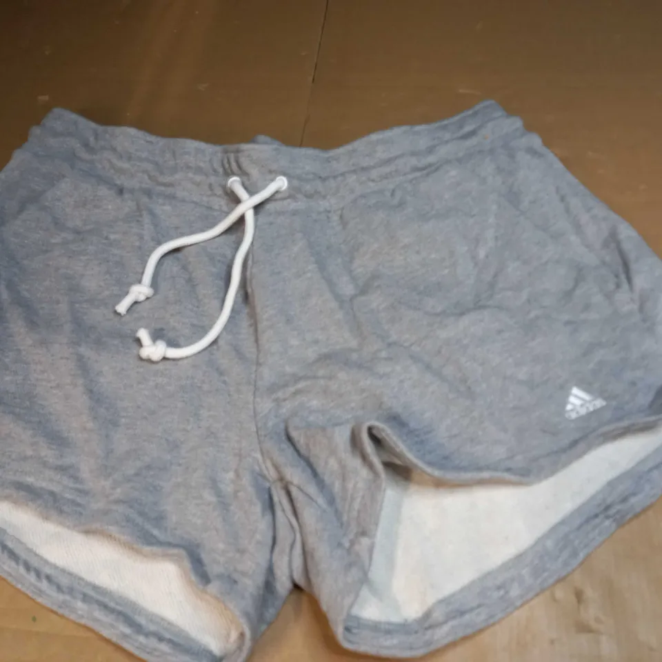 ADIDAS HIGH FLEECED SHORTS SIZE L