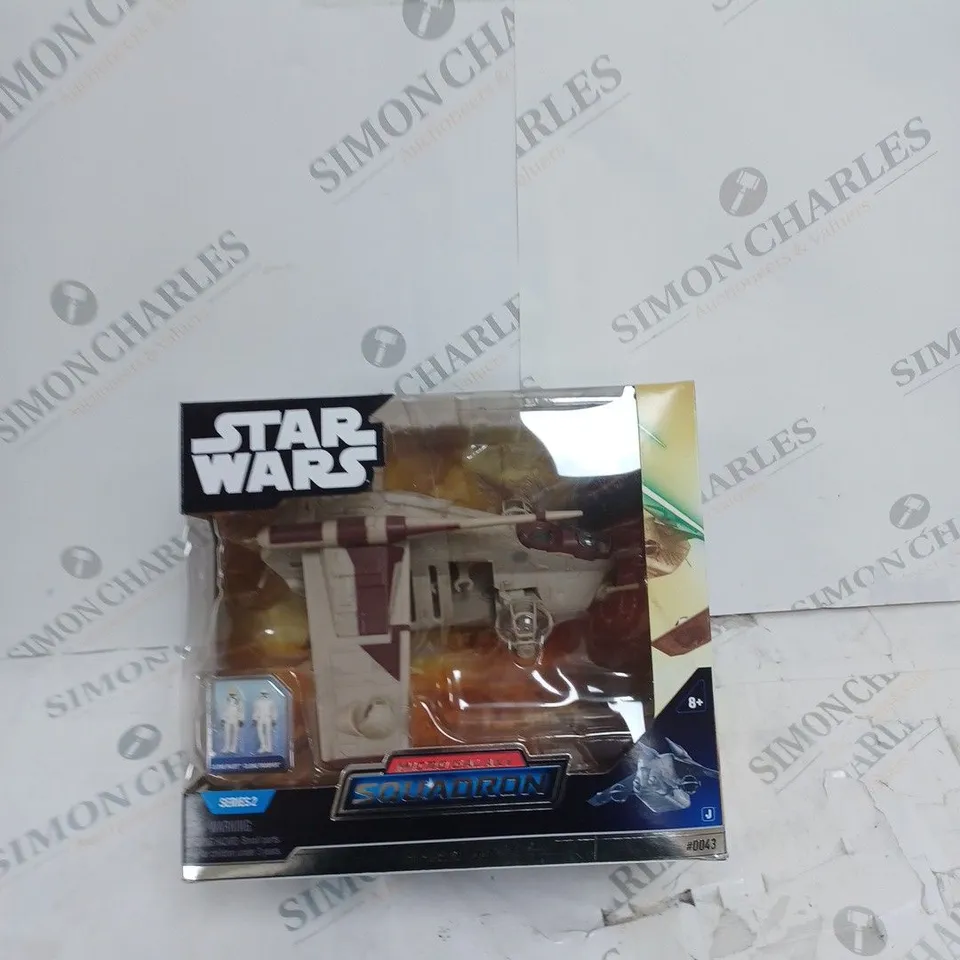 STAR WARS - DELUXE VEHICLE  RRP £29.99