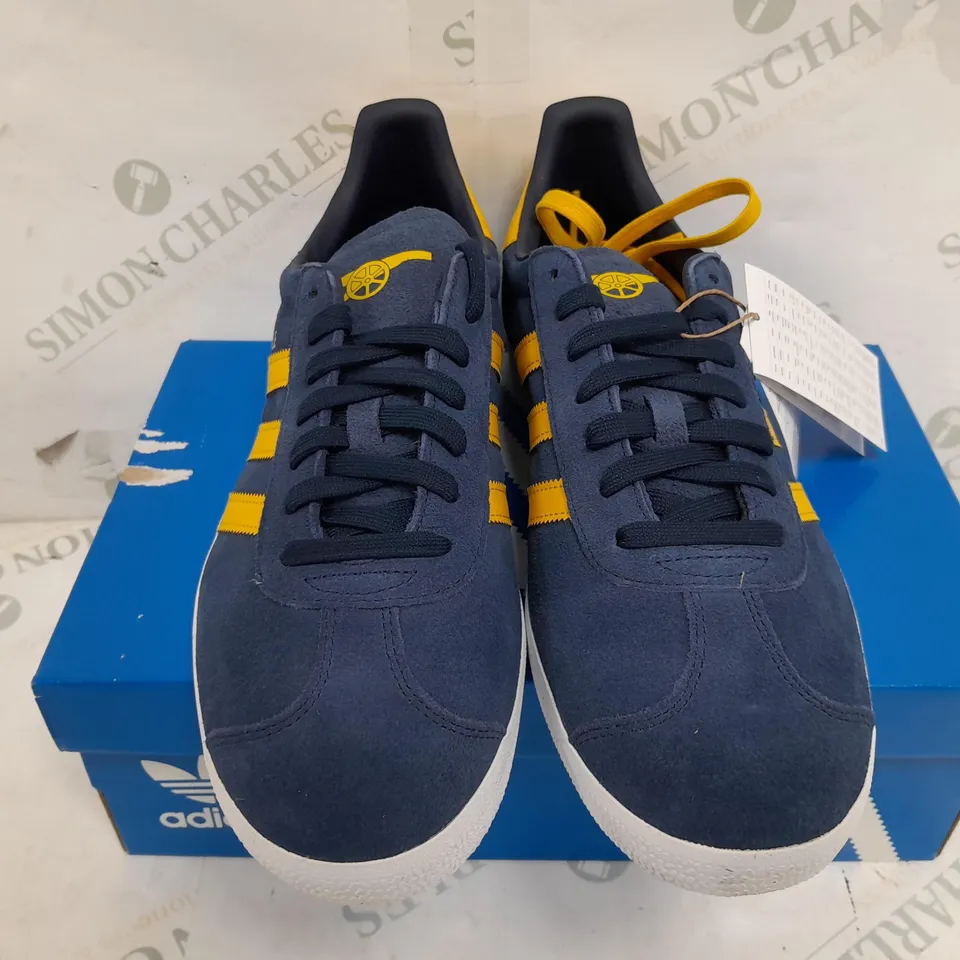 BOXED PAIR OF ADIDAS MENS GAZELLE ORIGINALS IN NAVY/YELLOW - UK 9.5