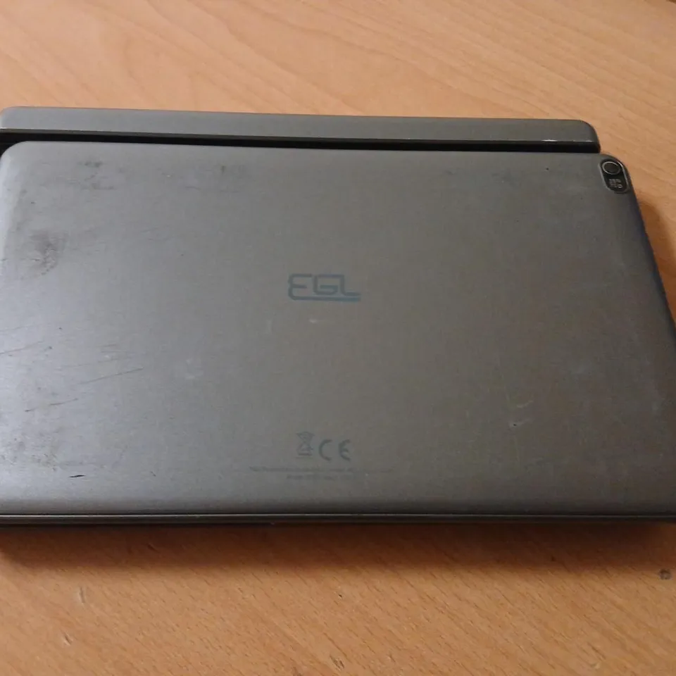 EGL ANDROID TABLET WITH KEYBOARD DOCK – SILVER