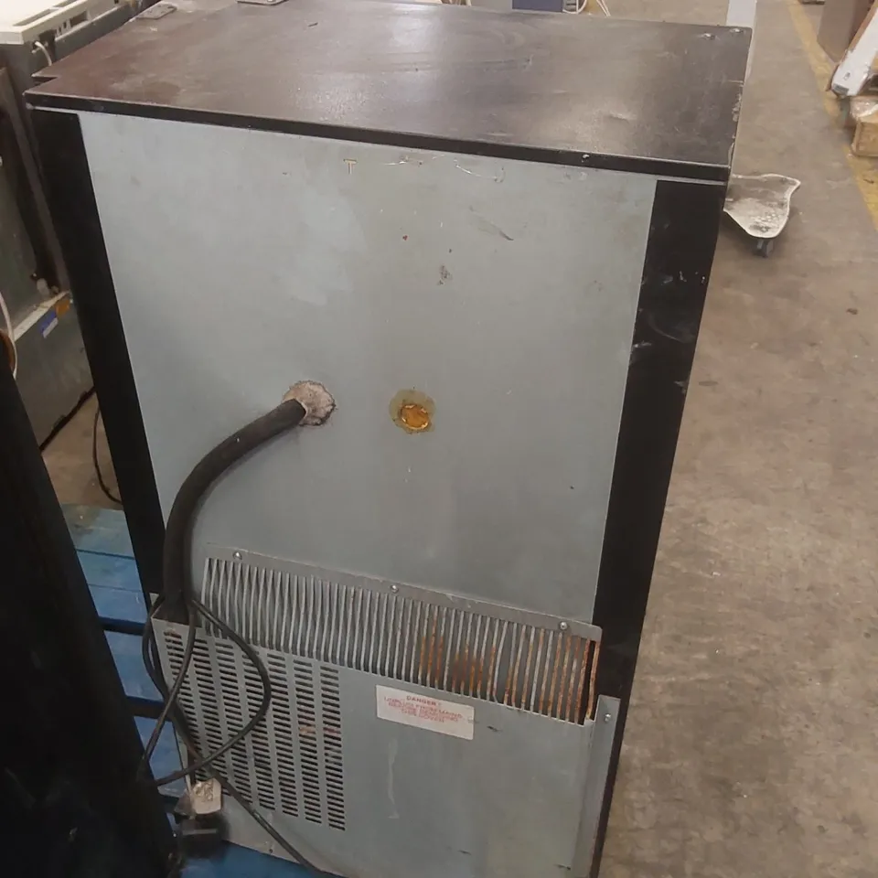 AUTONUMIS COMMERCIAL DISPLAY FRIDGE