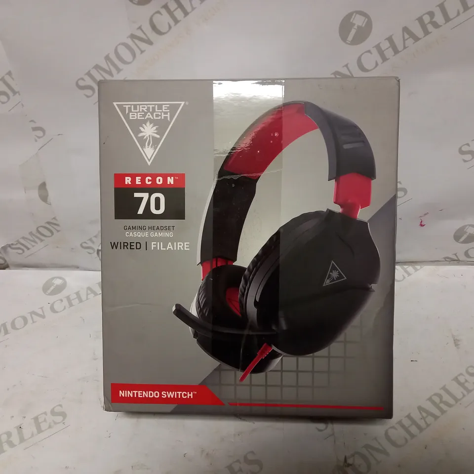 LOT OF APPROXIMATELY 10 ELECTRICALS TO INCLUDE HEADSETS, PHONE CASES, EARBUDS, SPEAKER MOUNTS, ETC