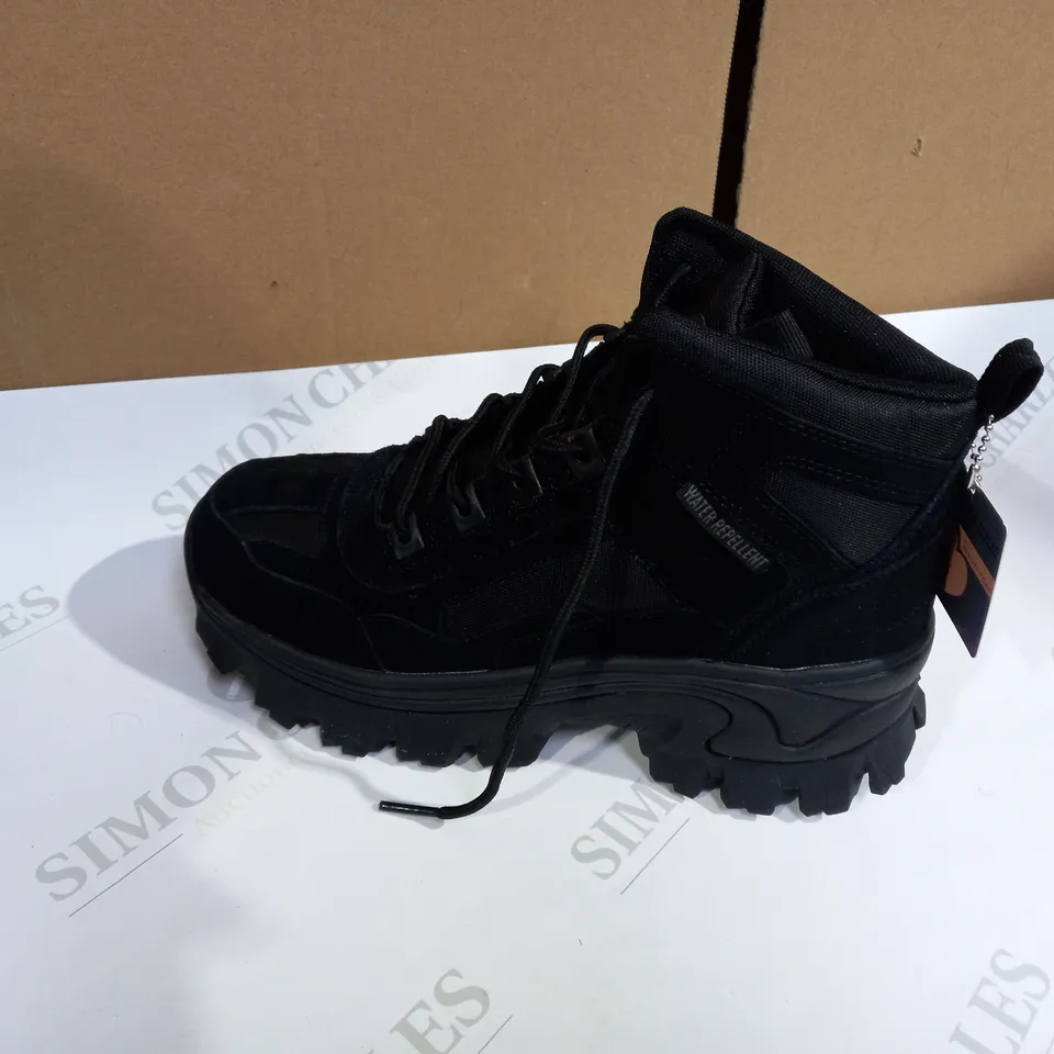 BOXED PAIR OF SKECHERS STREET MEMORY FOAM TRAINERS (BLACK), SIZE 5 UK