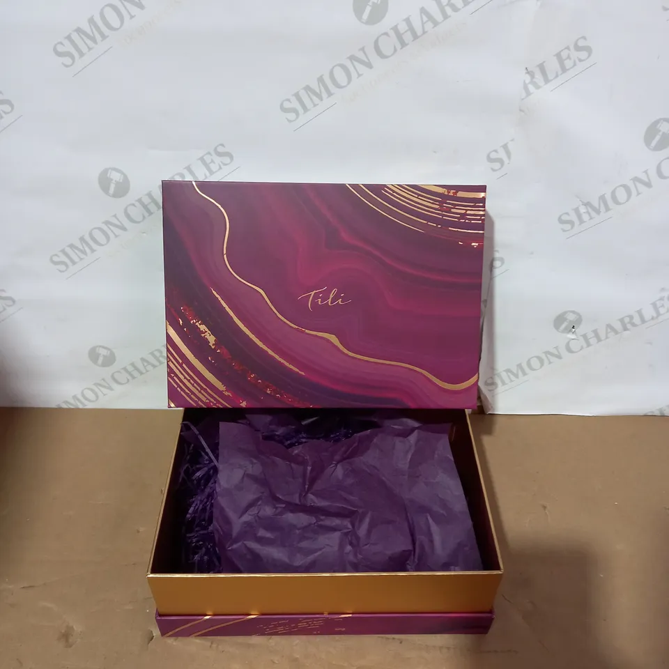 LOT OF APPROXIMATELY 24 ASSORTED TILI EMPTY GIFT BOXES