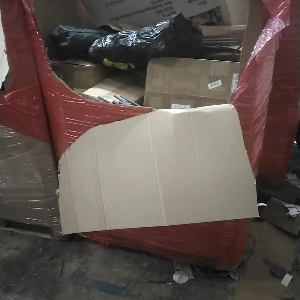 A PALLET CONTAINING ASSORTED HOUSEHOLD GOODS AND PRODUCTS TO INCLUDE; MIRROR, CAMPING CHAIRS, BOXED FURNITURE ETC