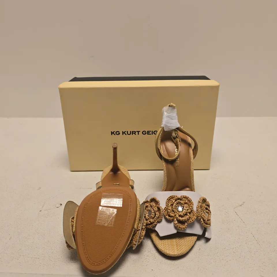 KG KURT GEIGER SANDALS WITH FLORAL EMBELLISHMENTS – BEIGE (WOMENS) SIZE EU 38