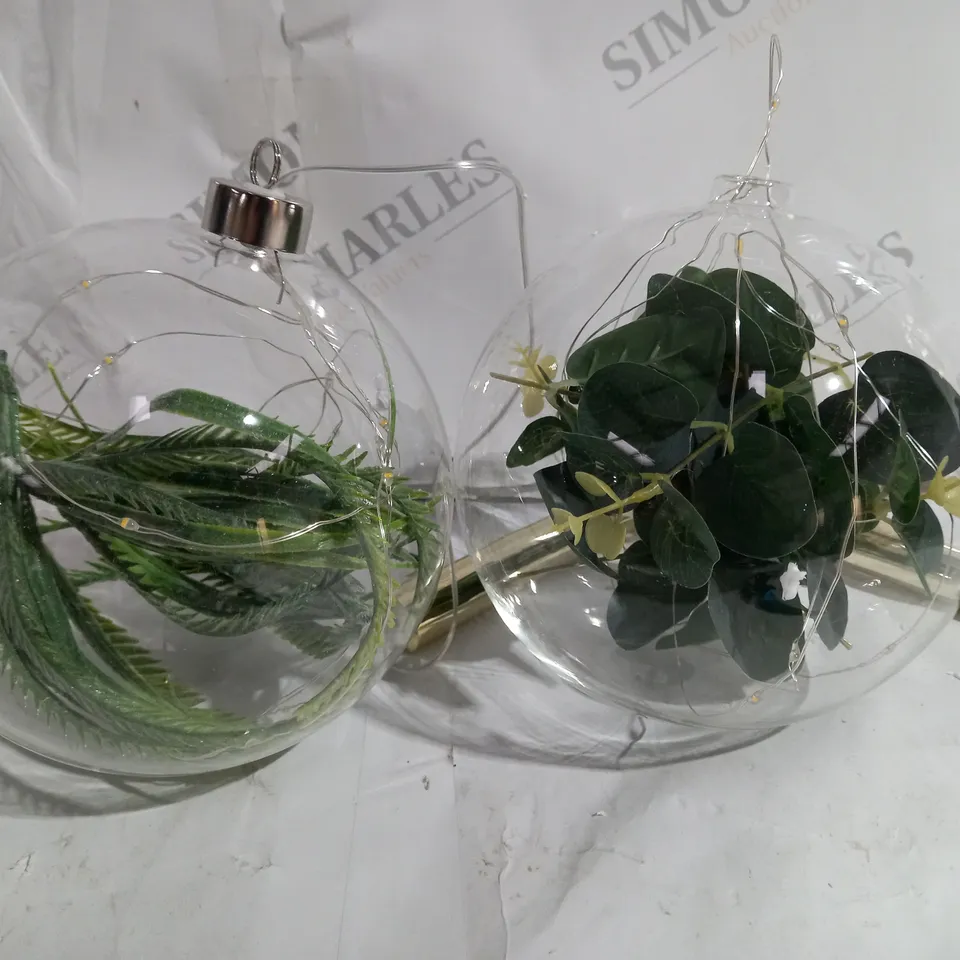 SARA DAVIES SET OF 2 15 CM PRE-LIT FOLIAGE GLASS BAUBLES