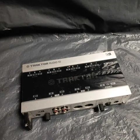 TRAKTOR AUDIO 10 USB AUDIO INTERFACE