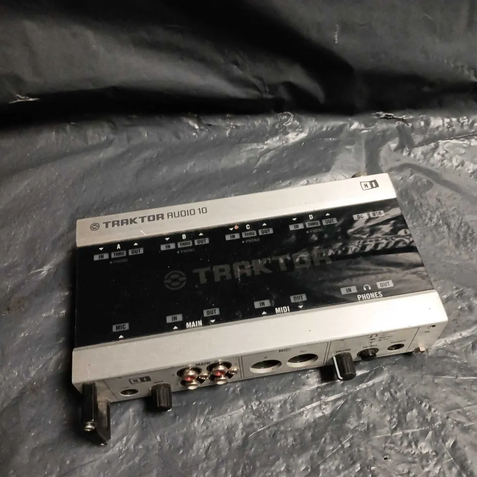 TRAKTOR AUDIO 10 USB AUDIO INTERFACE