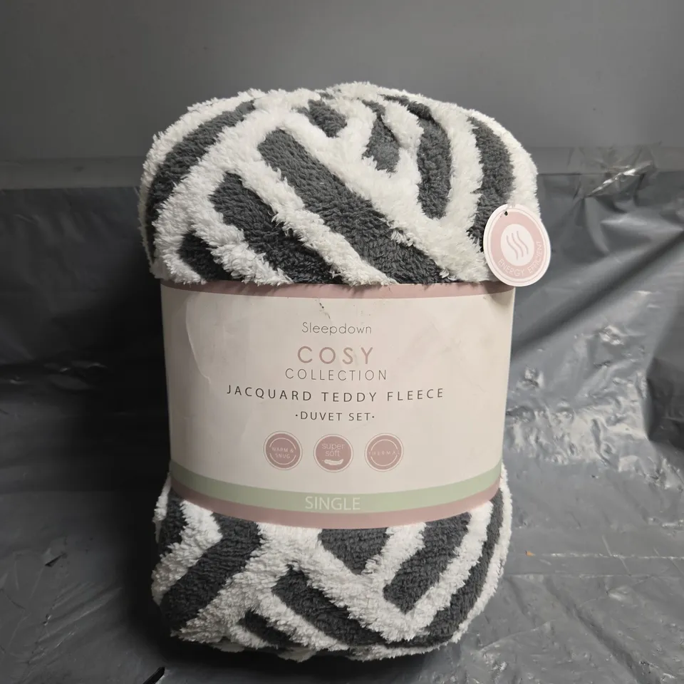 SLEEPDOWN COSY COLLECTION - JACQUARD TEDDY FLEECE DUVET SET - SINGLE