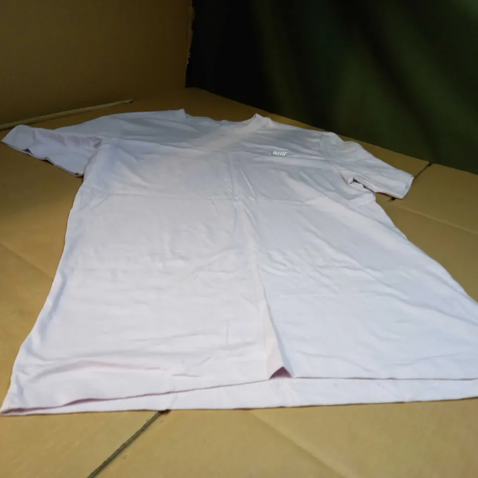 NIKE PASTEL LILAC/LOGO TEE - SMALL