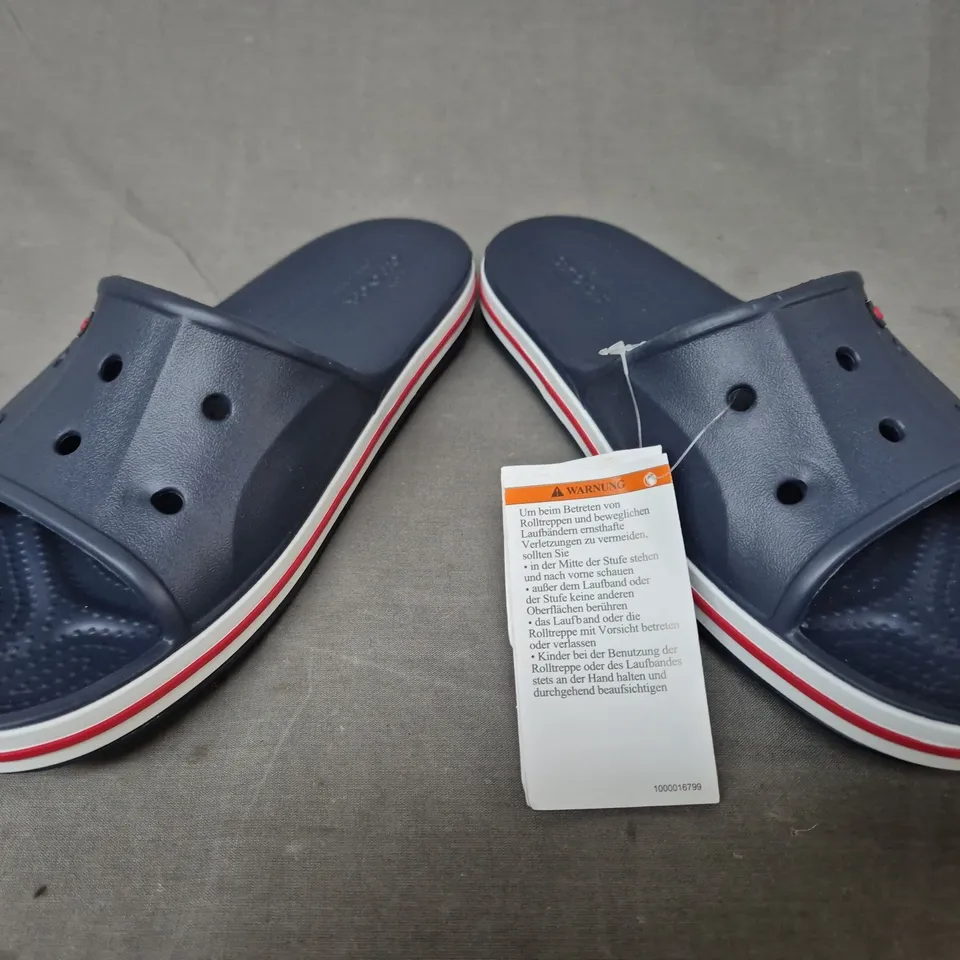 PAIR OF CROCS BAYABAND SLIDERS IN NAVY UK SIZE M5/W6