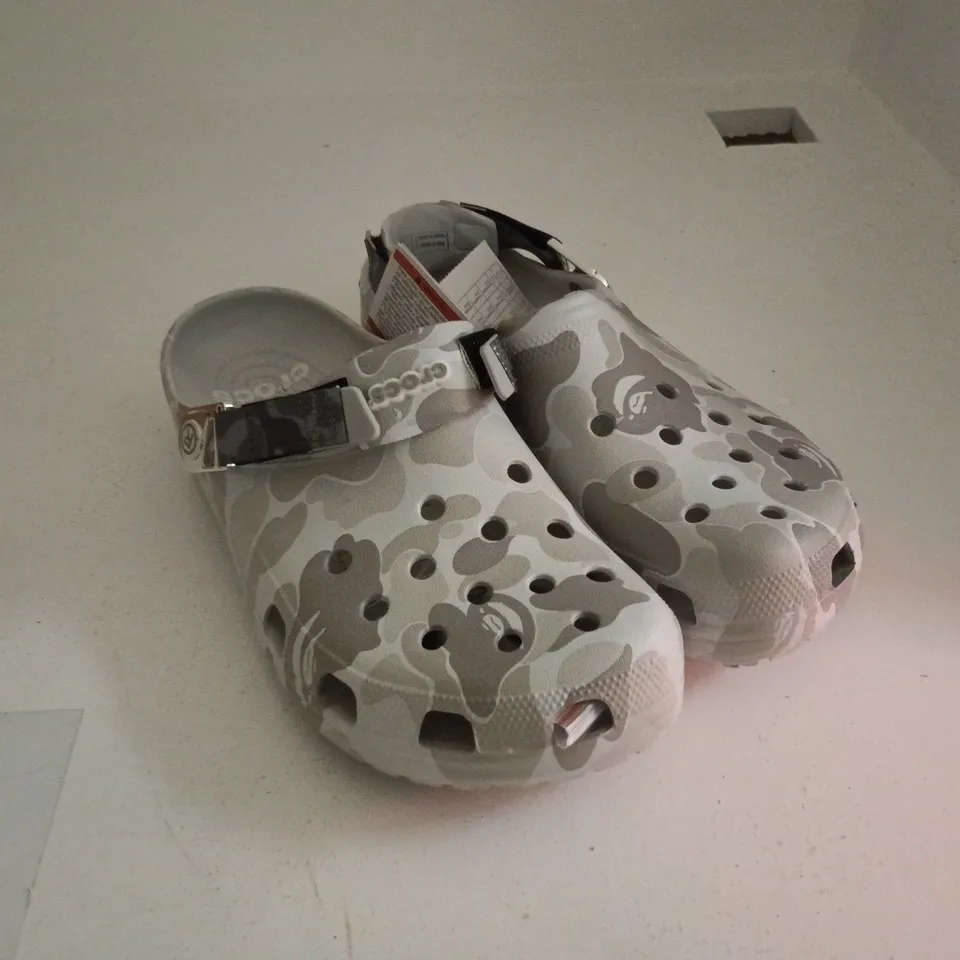 CROCS CLASSIC GREY UK M8/W9