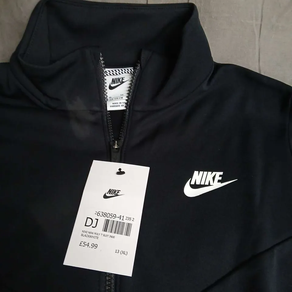 NIKE CHILDRENS POLY TRACKSUIT TOP IN BLACK - 13(XL)