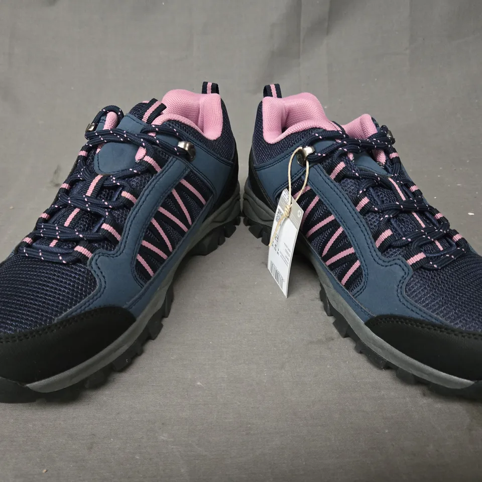 BOXED PAIR OF MOUNTAIN WAREHOUSE PATH WOMEN'S OUTDOOR WATERPROOF WALKING SHOES IN NAVY/BERRY UK SIZE 6