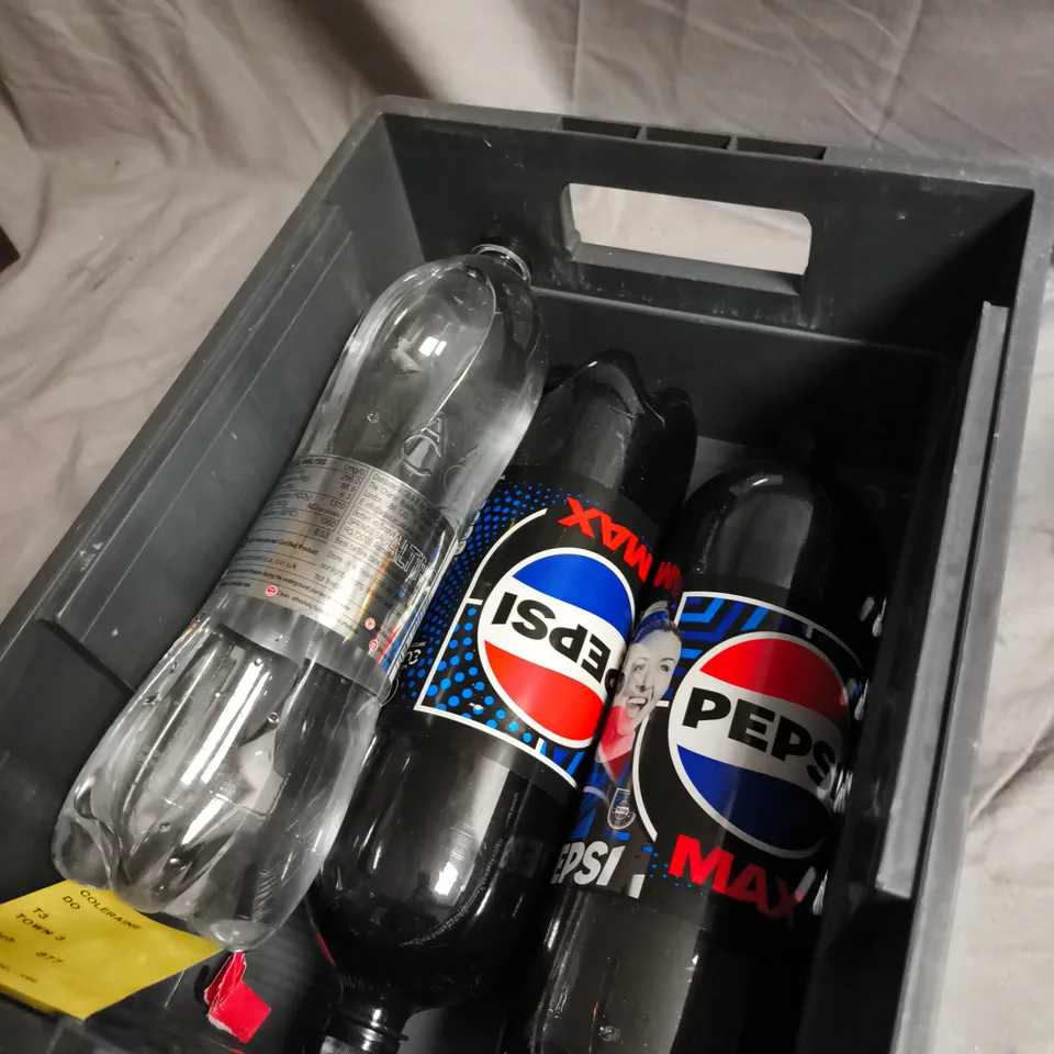 APPROXIMATELY 4 ASSORTED BOTTLES OF DRINKS INCLUDING ROBINSONS ORANGE AND PINEAPPLE AND PEPSI MAX 